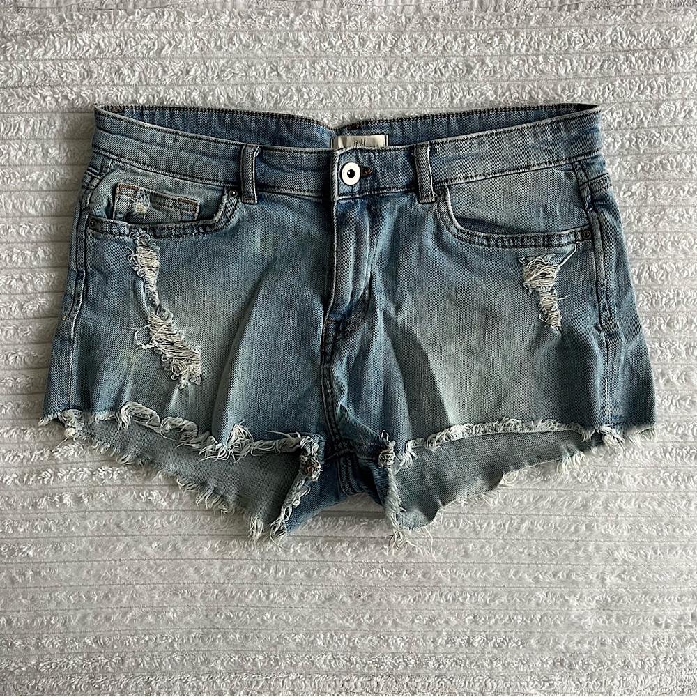 H&M distressed jean short shorts